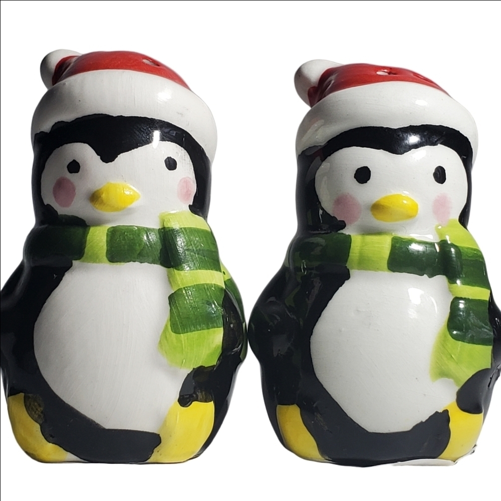 Penguin Salt & Pepper Shakers Holiday Theme with Hats & Scarves New with Tags